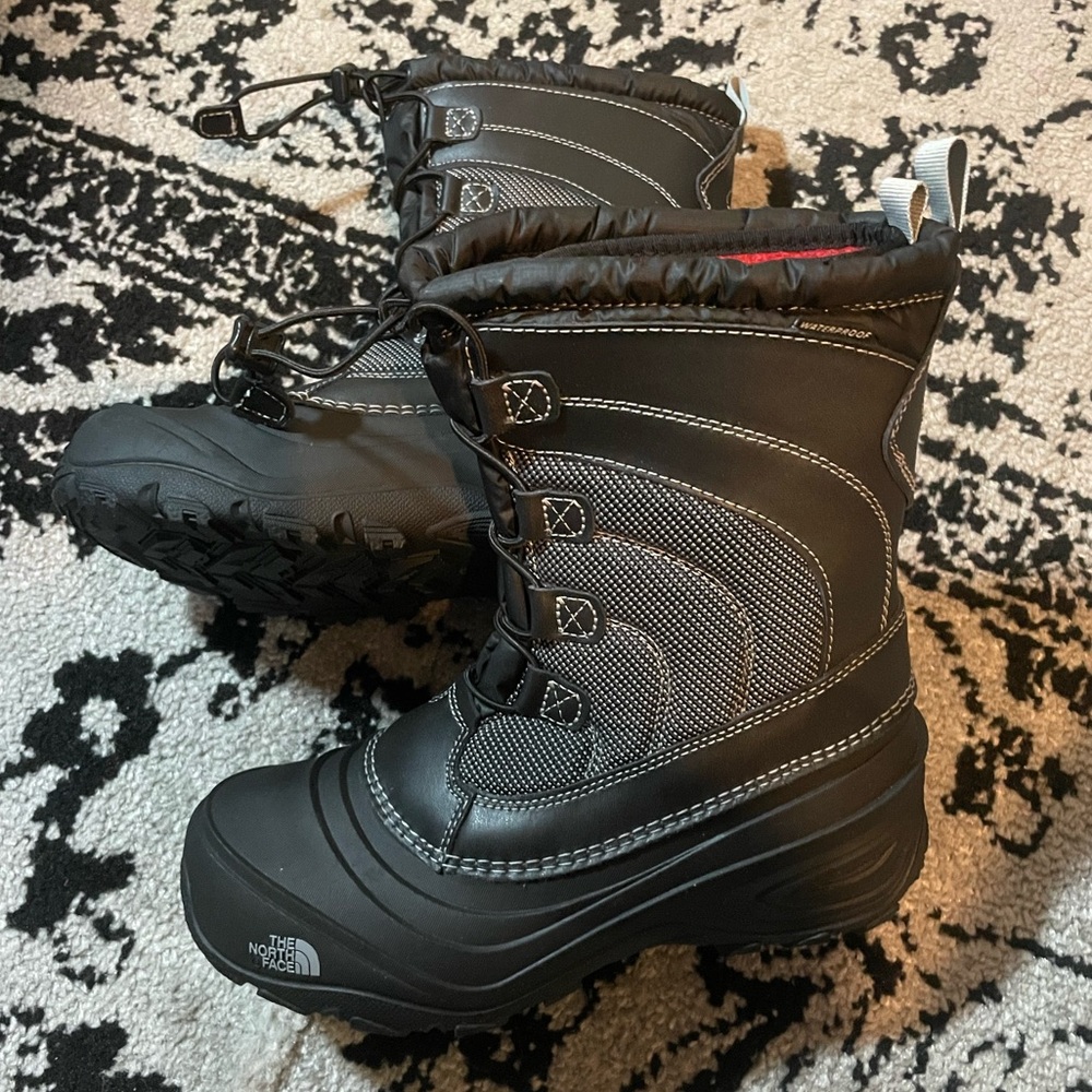 The North Face Black and Gray Snow Boots size 5. New without tags